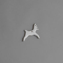 Charger l&#39;image dans la galerie, Ceramic Reindeer Decoration in snow white