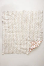 Charger l&#39;image dans la galerie, John Robshaw Kutch Quilt - King (110&quot; x 92&quot;)